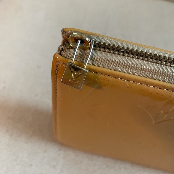 Louis Vuitton Vernis Lexington Monogram Clutch - Picture 10 of 15